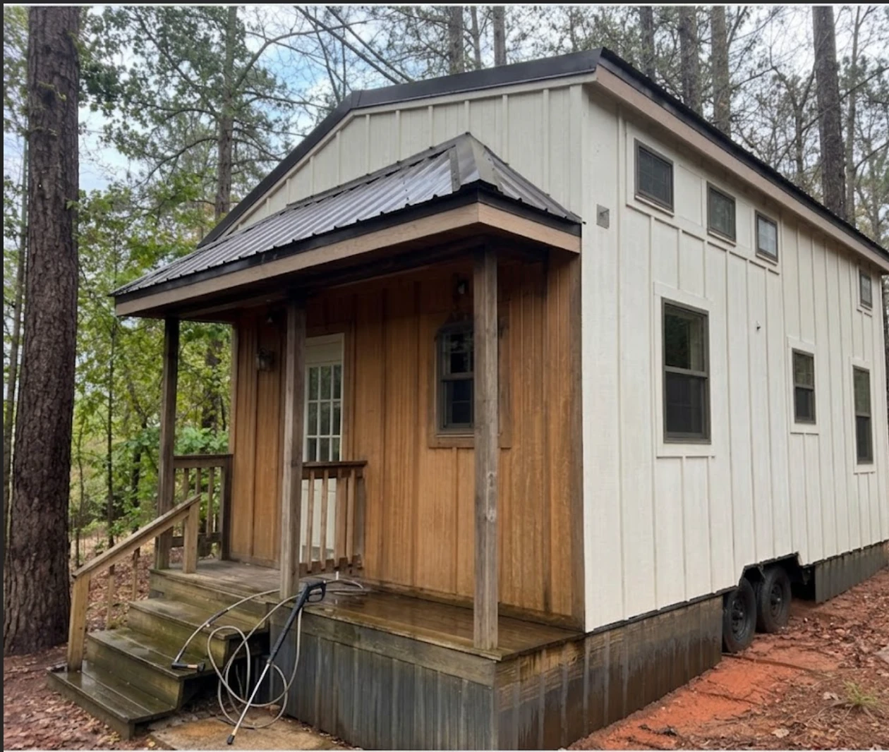Same tiny home with siding, roofing, and skirting clean after exterior soft washing